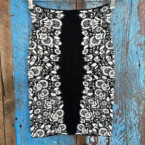 BCBGMAXAZRIA “Scarlett” Floral Jacquard Thick Knit Skirt Size S